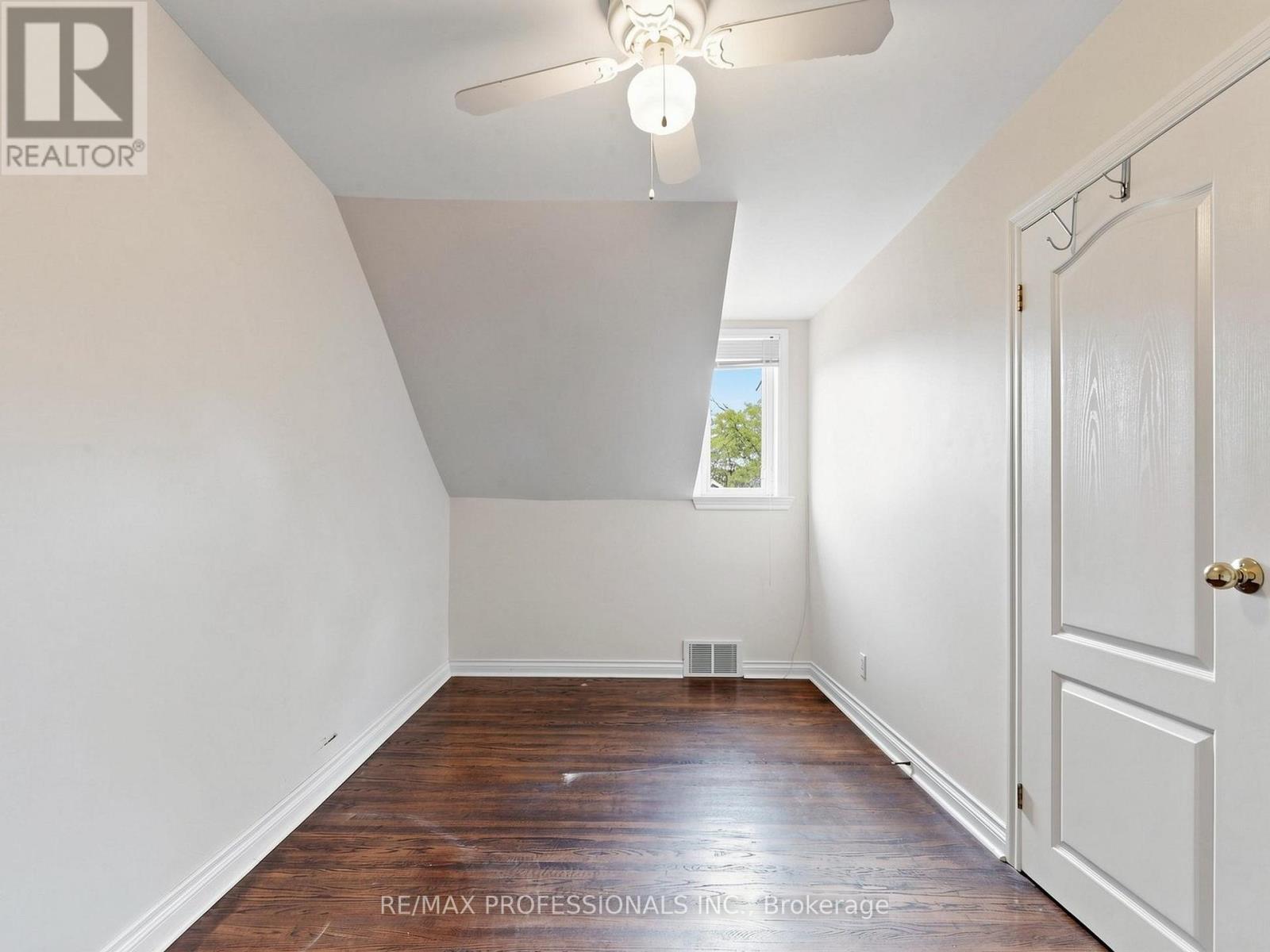 14 BRADLEY AVENUE - 21