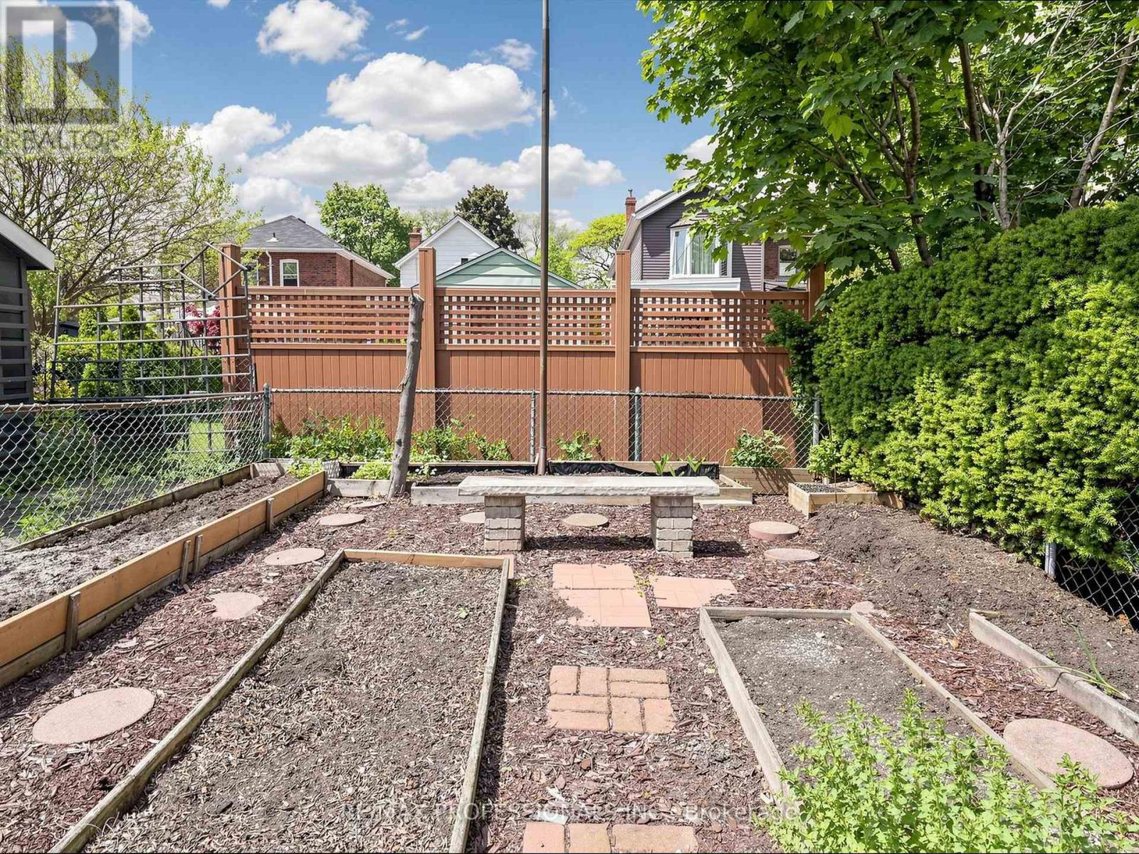 14 BRADLEY AVENUE - 27
