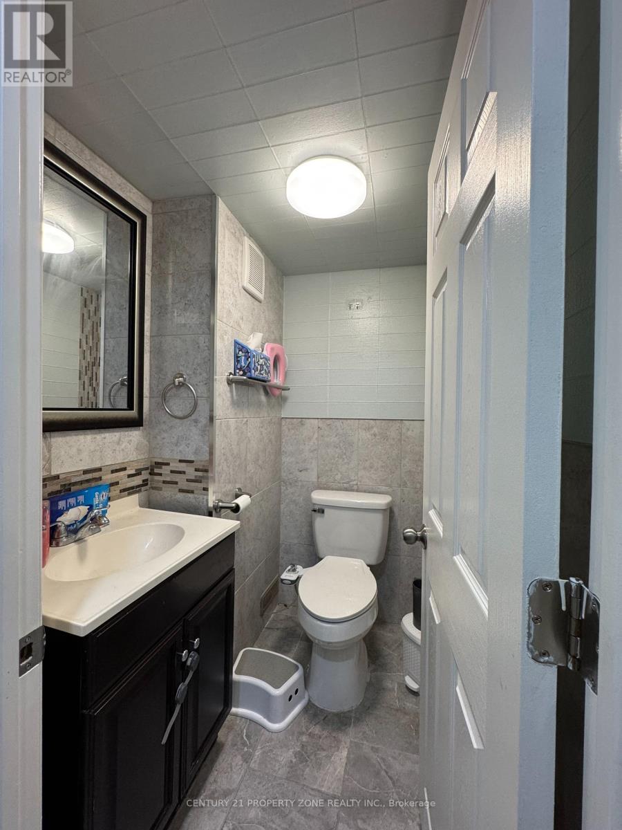 33 FLOWERTOWN AVENUE - 11