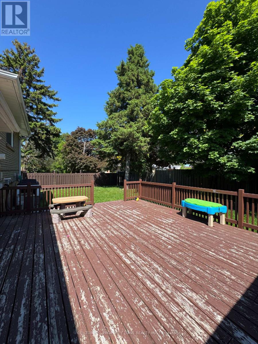 33 FLOWERTOWN AVENUE