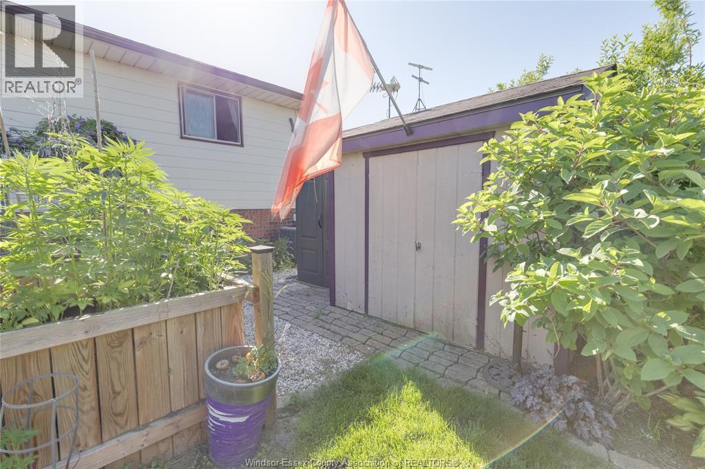 2841 GARVEY CRESCENT - 32