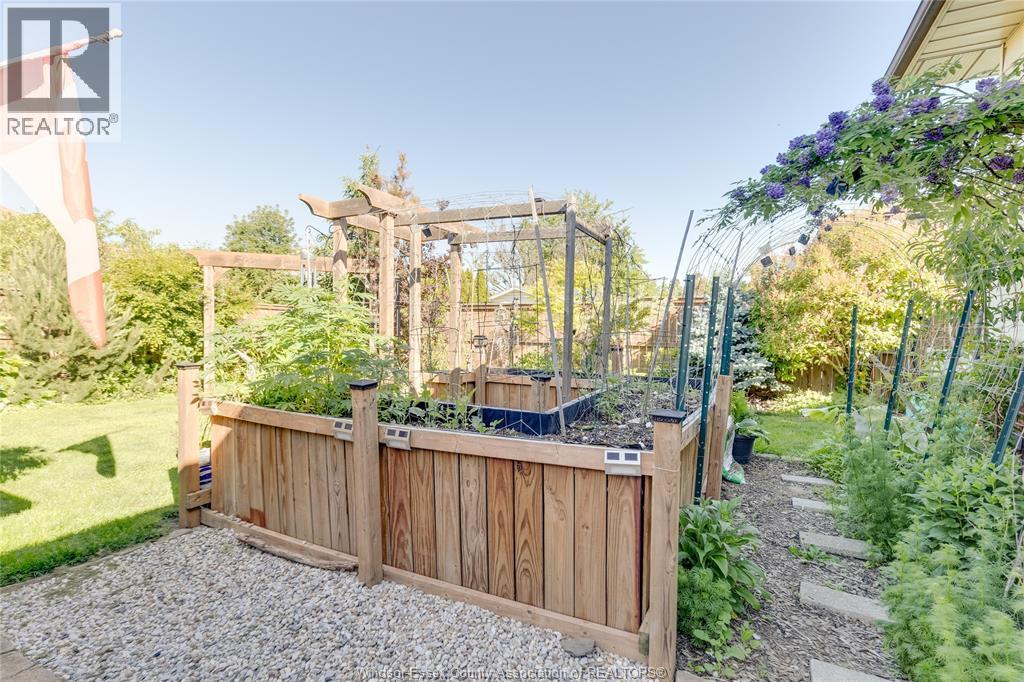 2841 GARVEY CRESCENT - 33