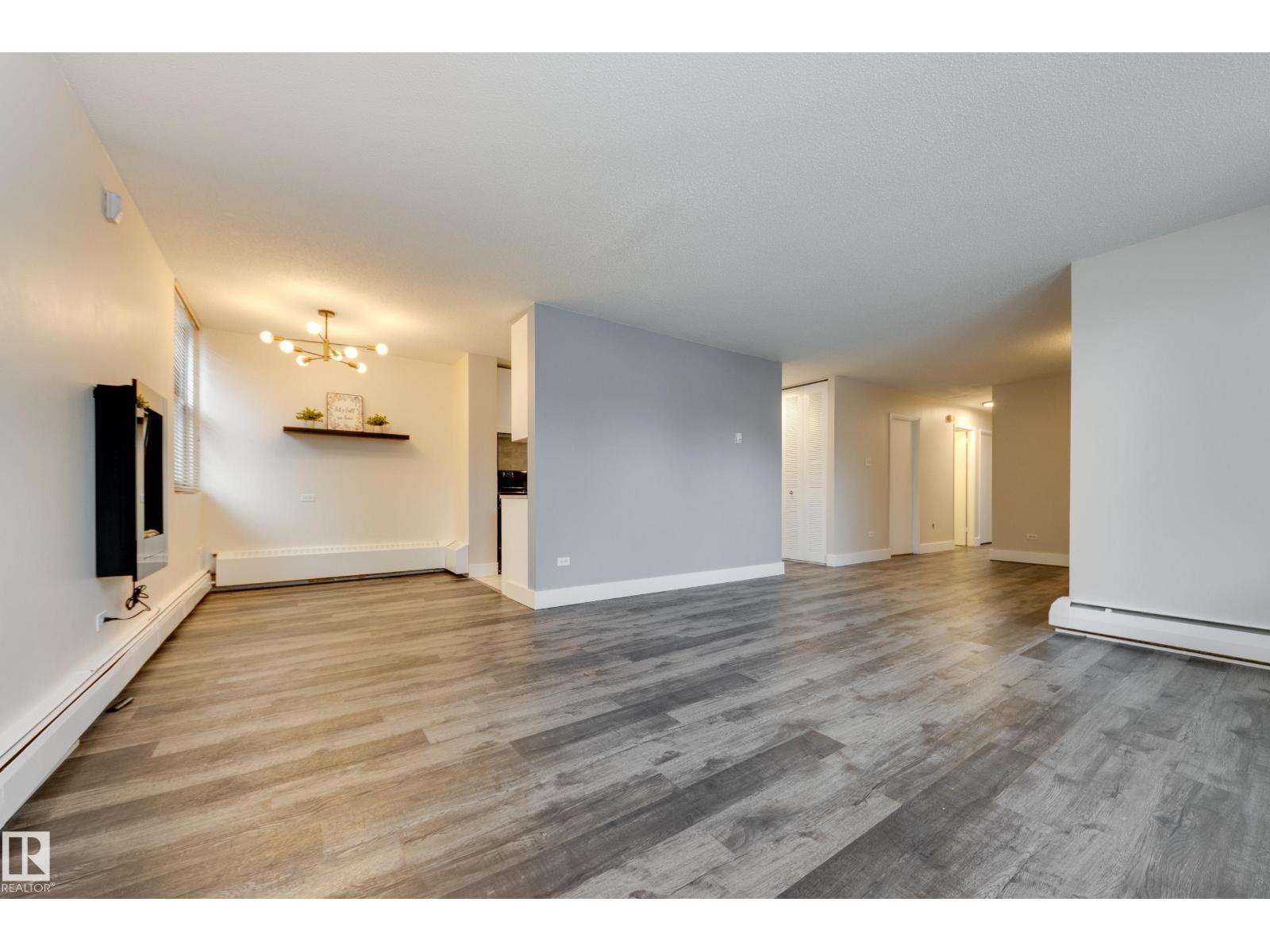#103 9930 113 ST NW - 8