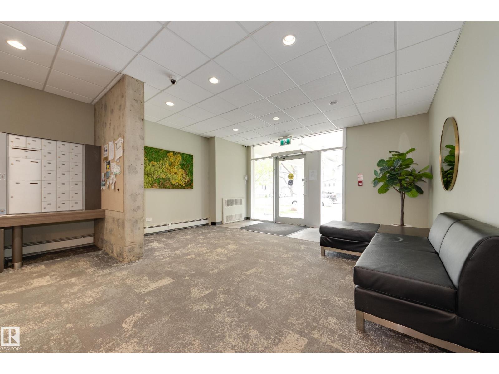 #103 9930 113 ST NW - 24