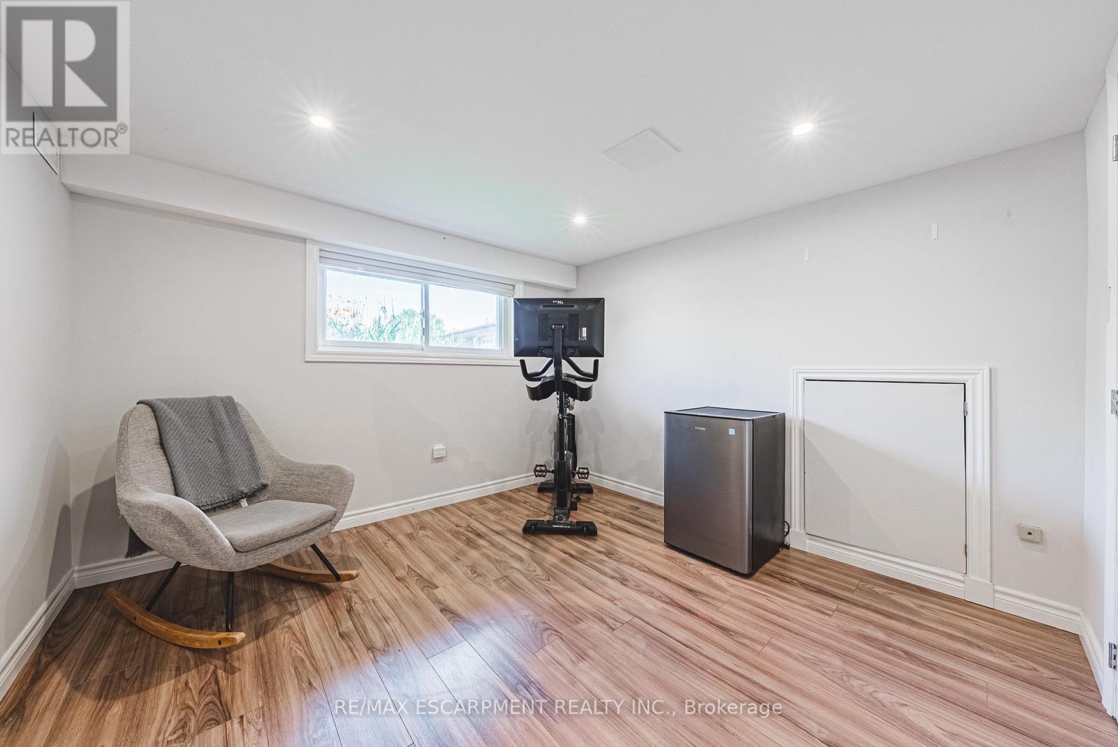 76 BOSTON CRESCENT - 29