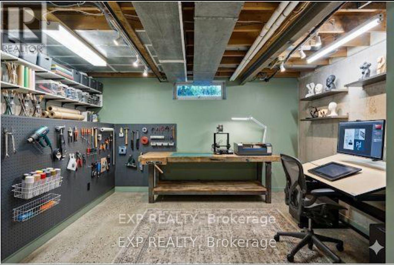 2158 FILLMORE CRESCENT - 36