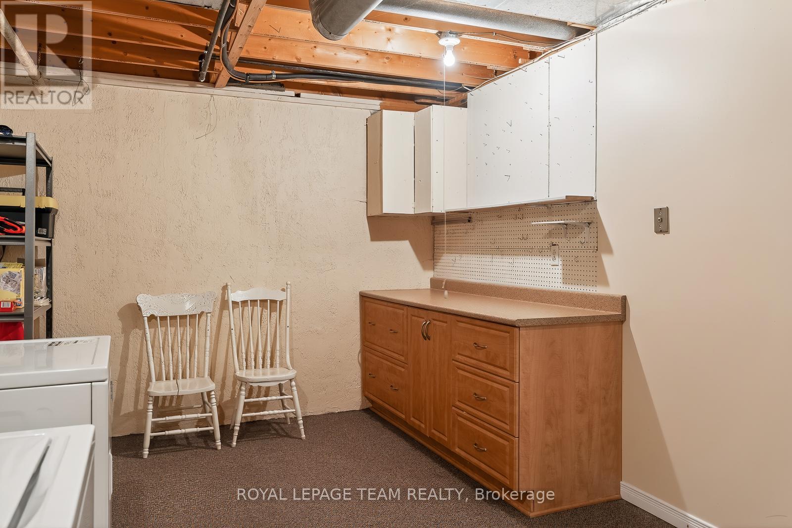 #9 402 MONTFORT STREET - 23