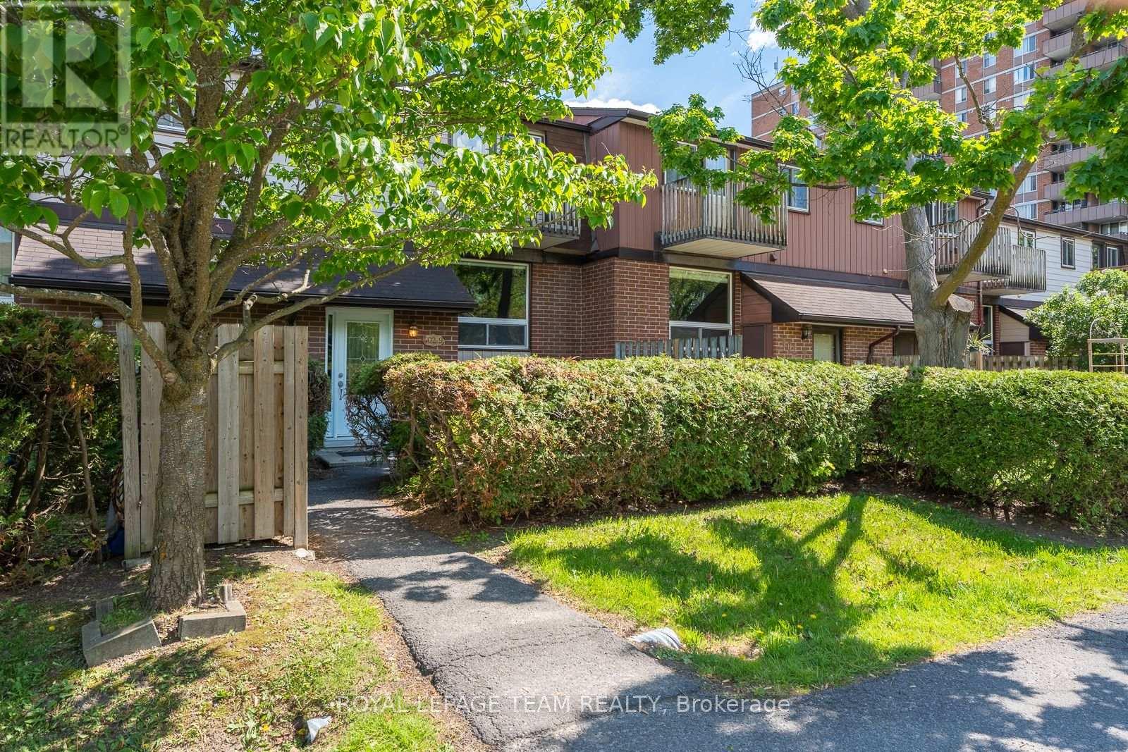 #9 402 MONTFORT STREET - 28
