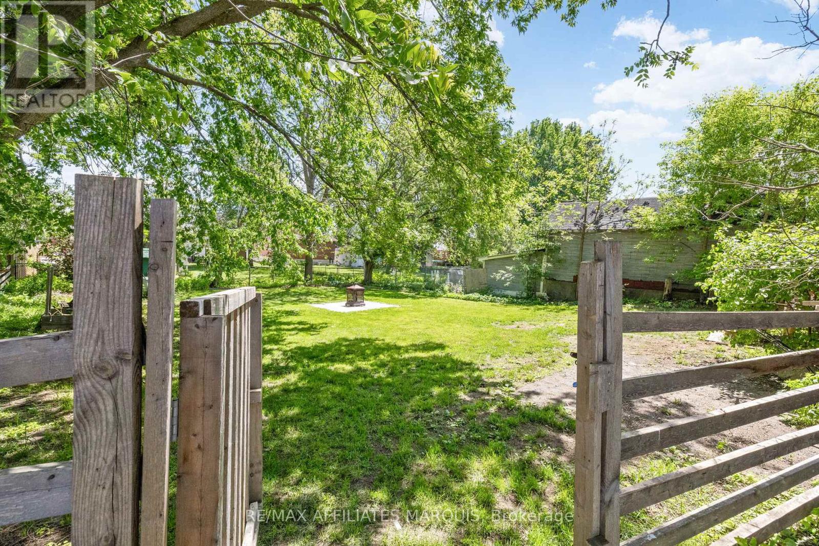 127 BROCKVILLE STREET - 31