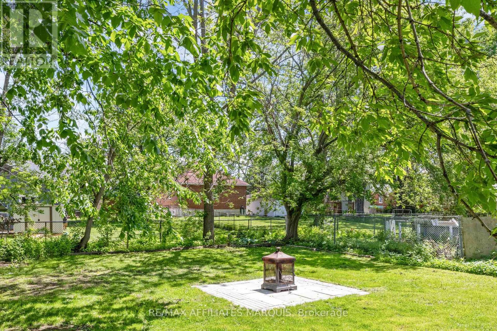 127 BROCKVILLE STREET - 32