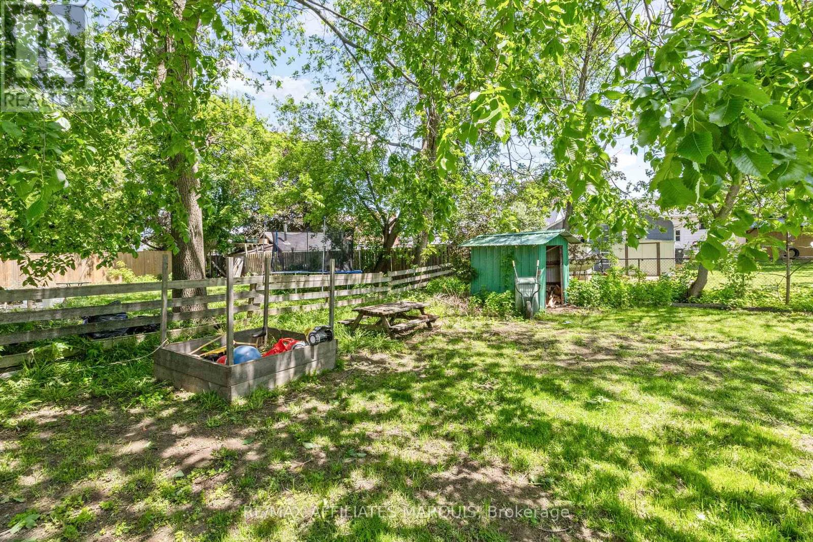 127 BROCKVILLE STREET - 33