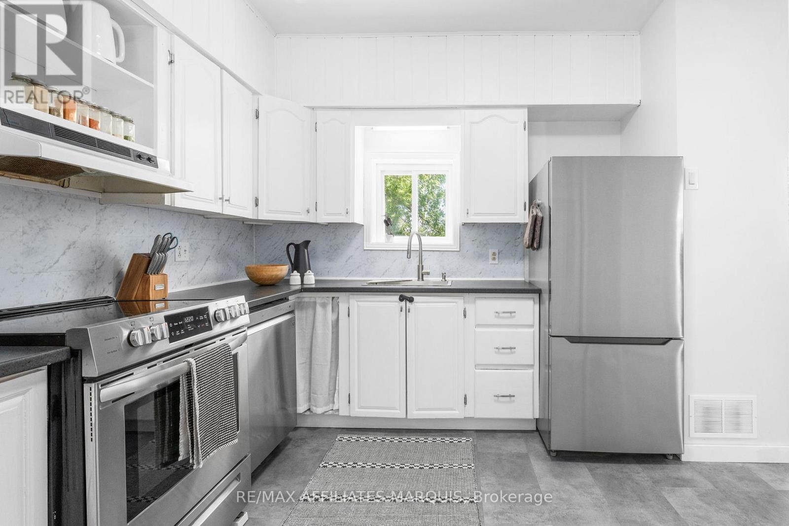 127 BROCKVILLE STREET - 9