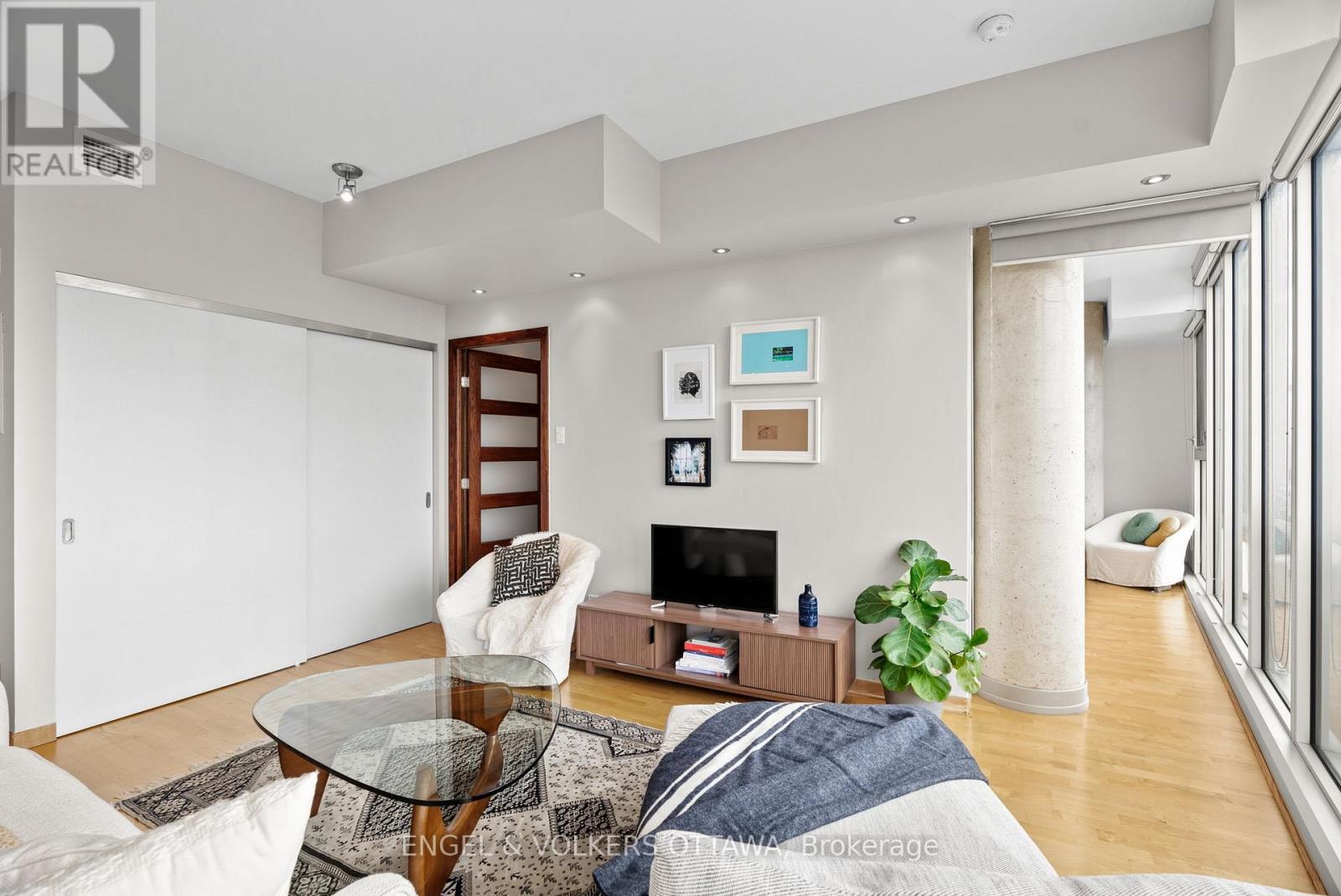 #823 349 MCLEOD STREET - 15