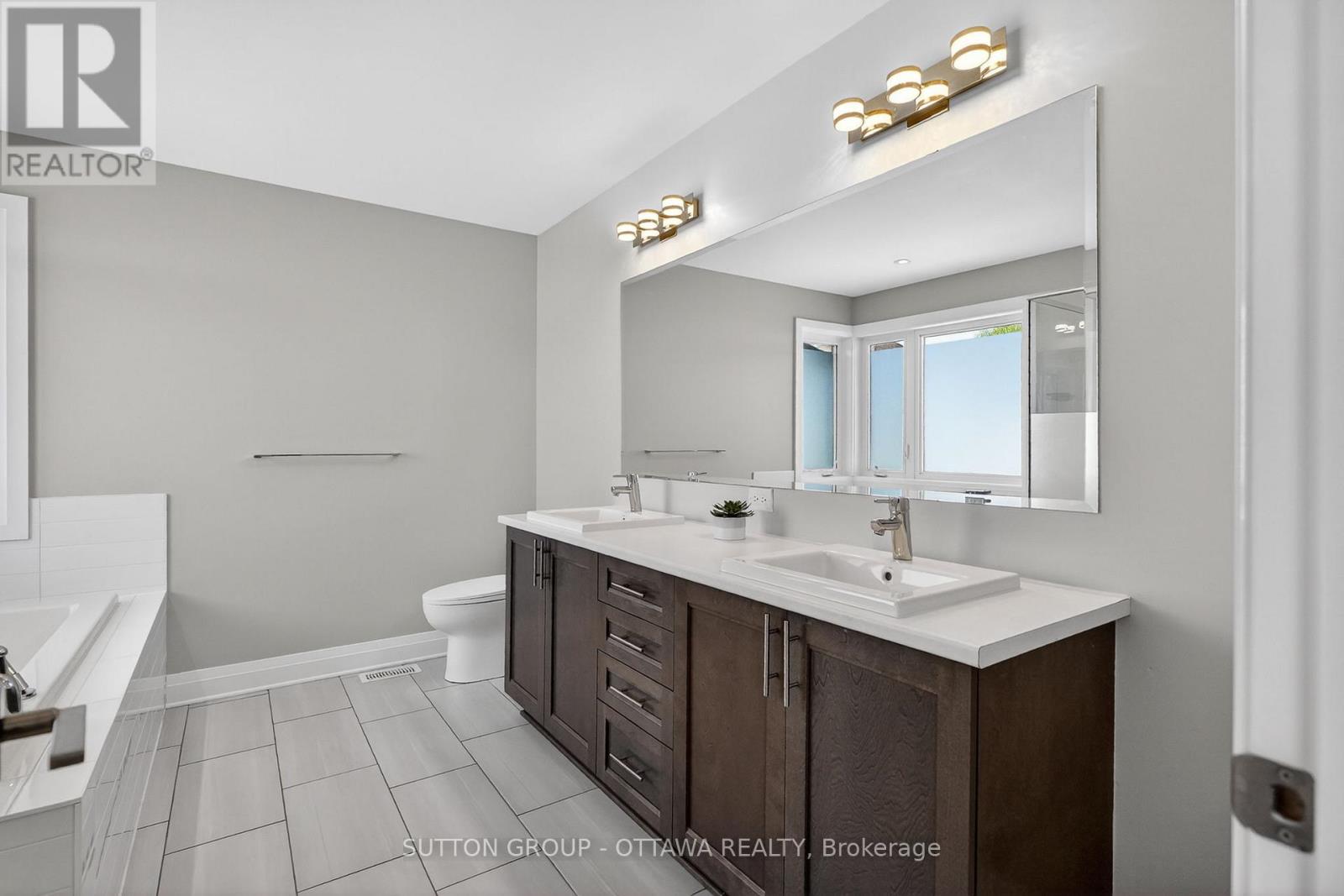 824 CONTOUR STREET - 17