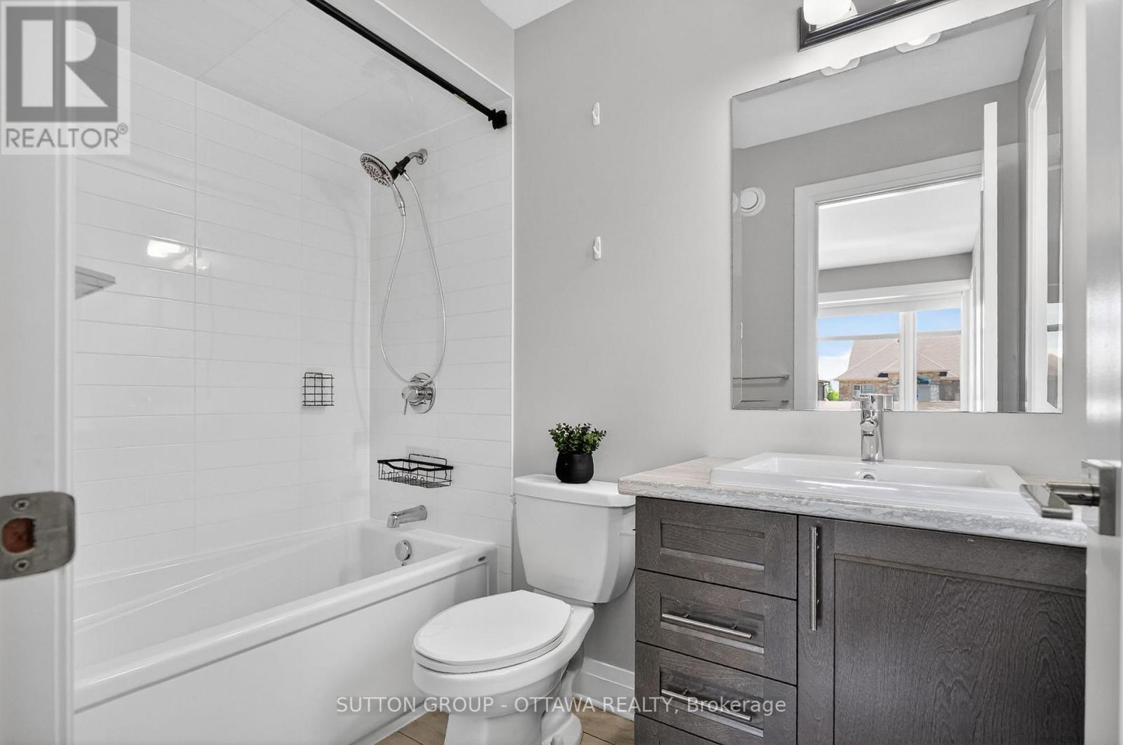 824 CONTOUR STREET - 19
