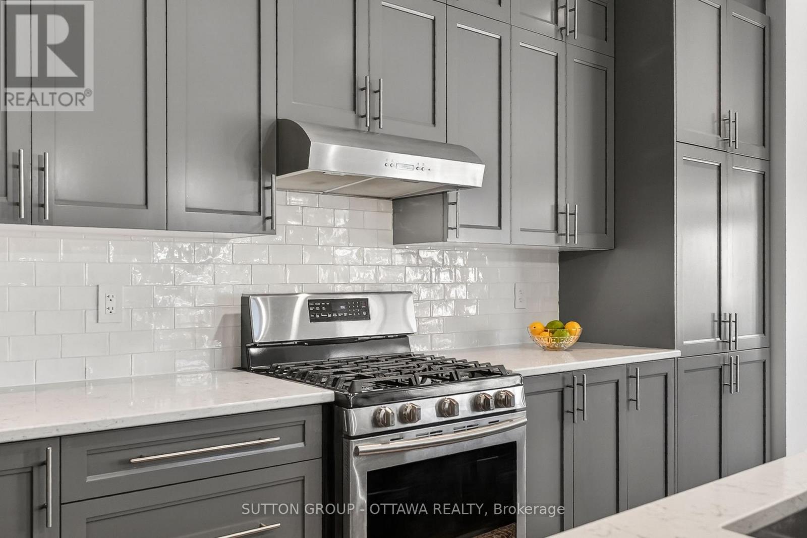 824 CONTOUR STREET - 6