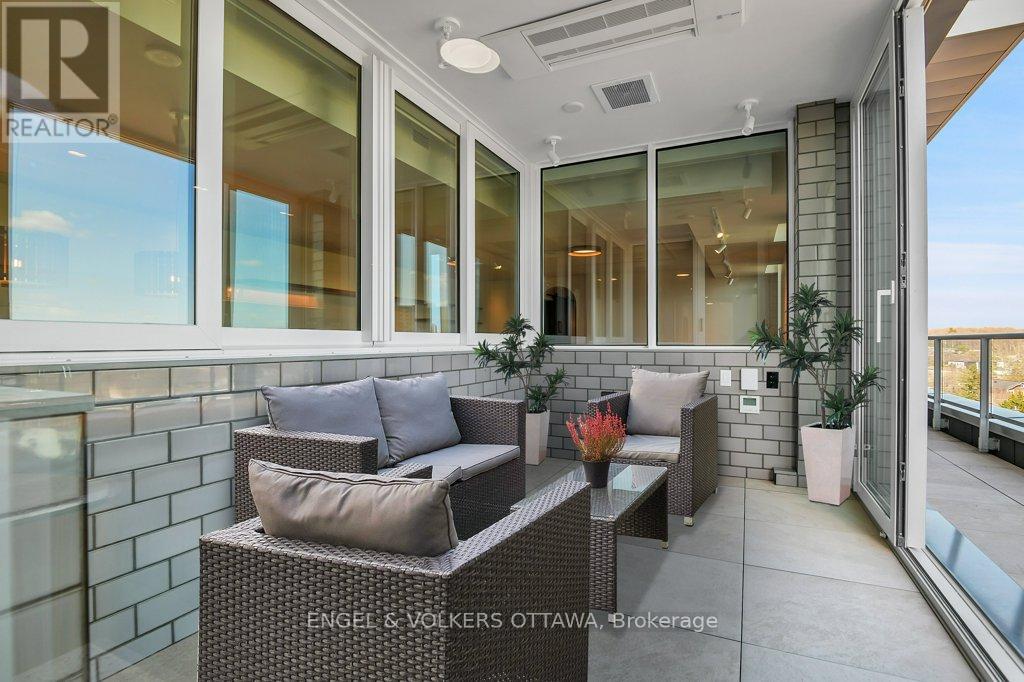 #PH4 135 BARRETTE STREET - 15