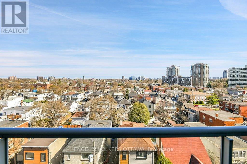 #PH4 135 BARRETTE STREET - 17