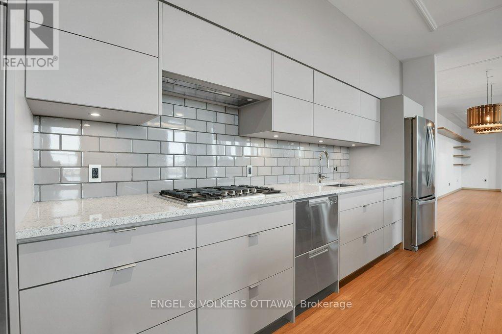 #PH4 135 BARRETTE STREET - 9