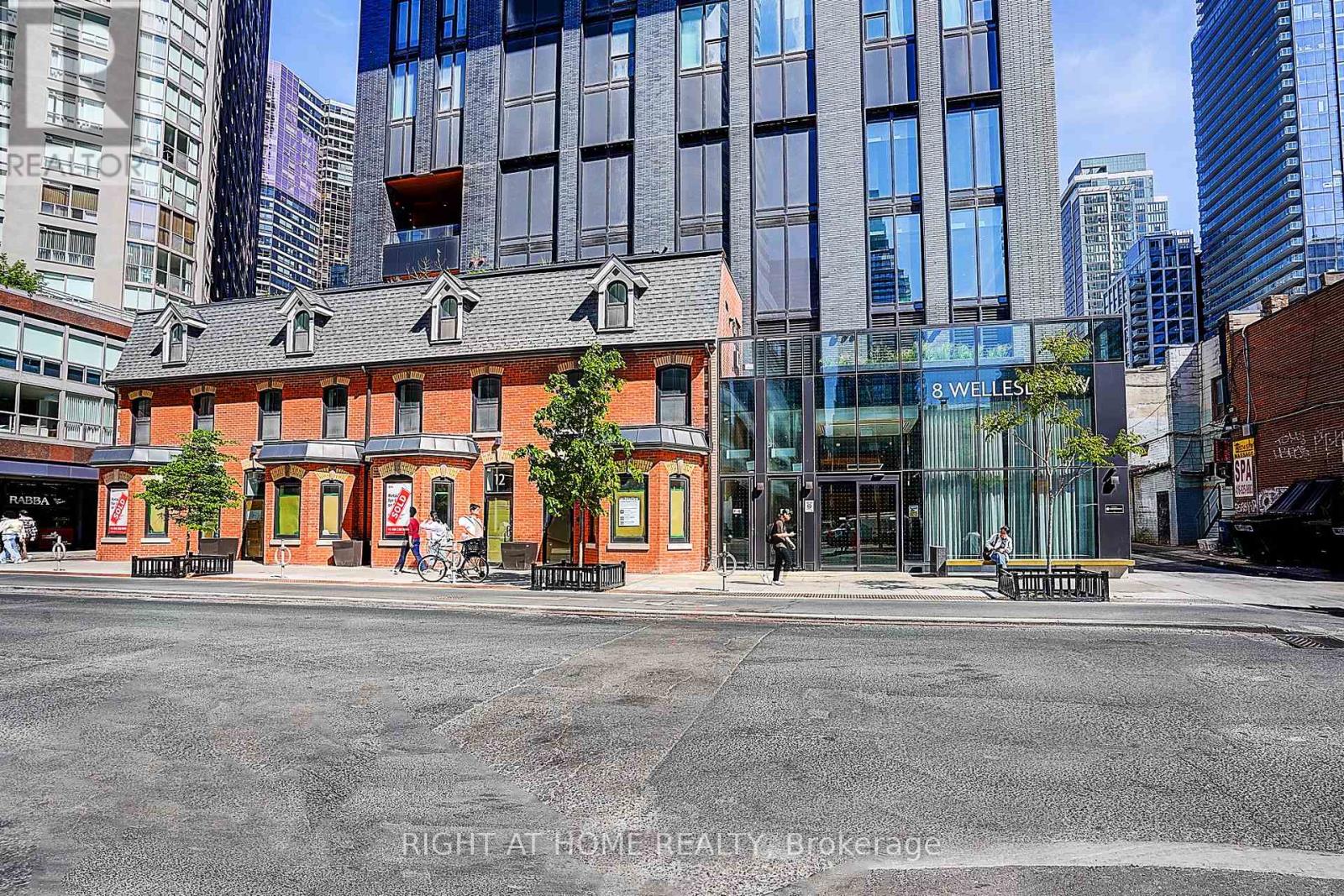 Listing photo of 2606 - 8 WELLESLEY STREET W
