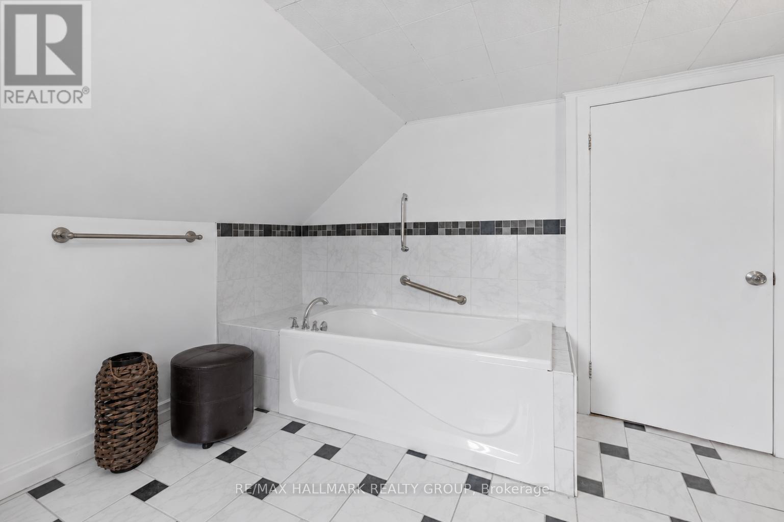 1127 LABROSSE ROAD E - 22