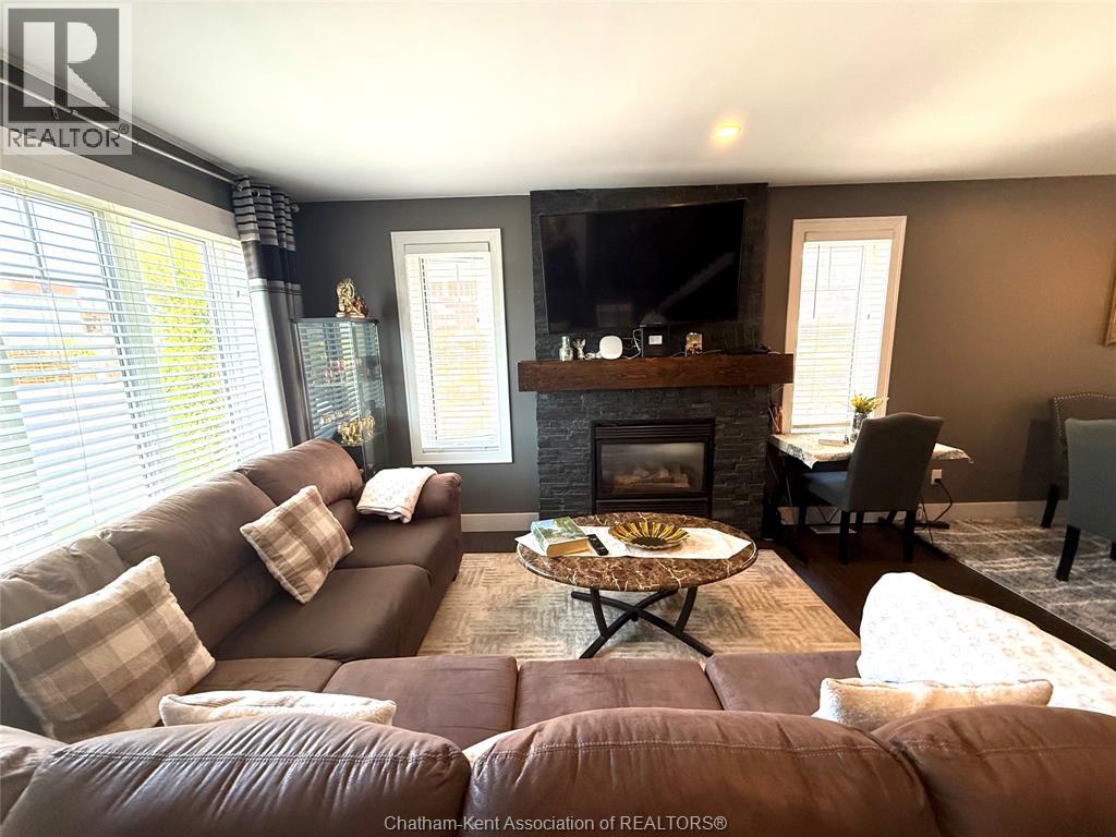 15 LISGAR STREET - Image 7
