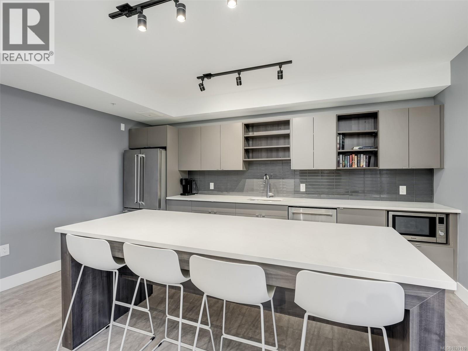 #412 2461 Sidney Ave - 22