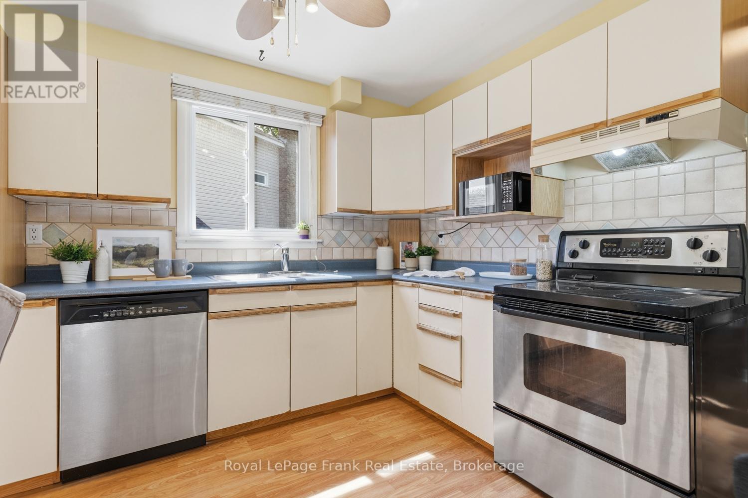 14 BEECROFT COURT - 12