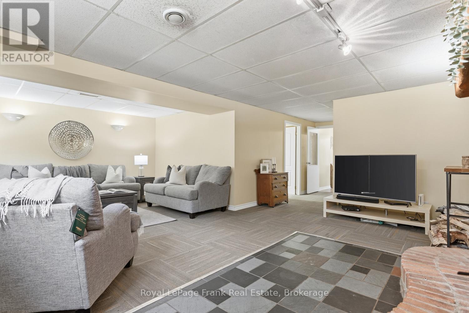 14 BEECROFT COURT - 15