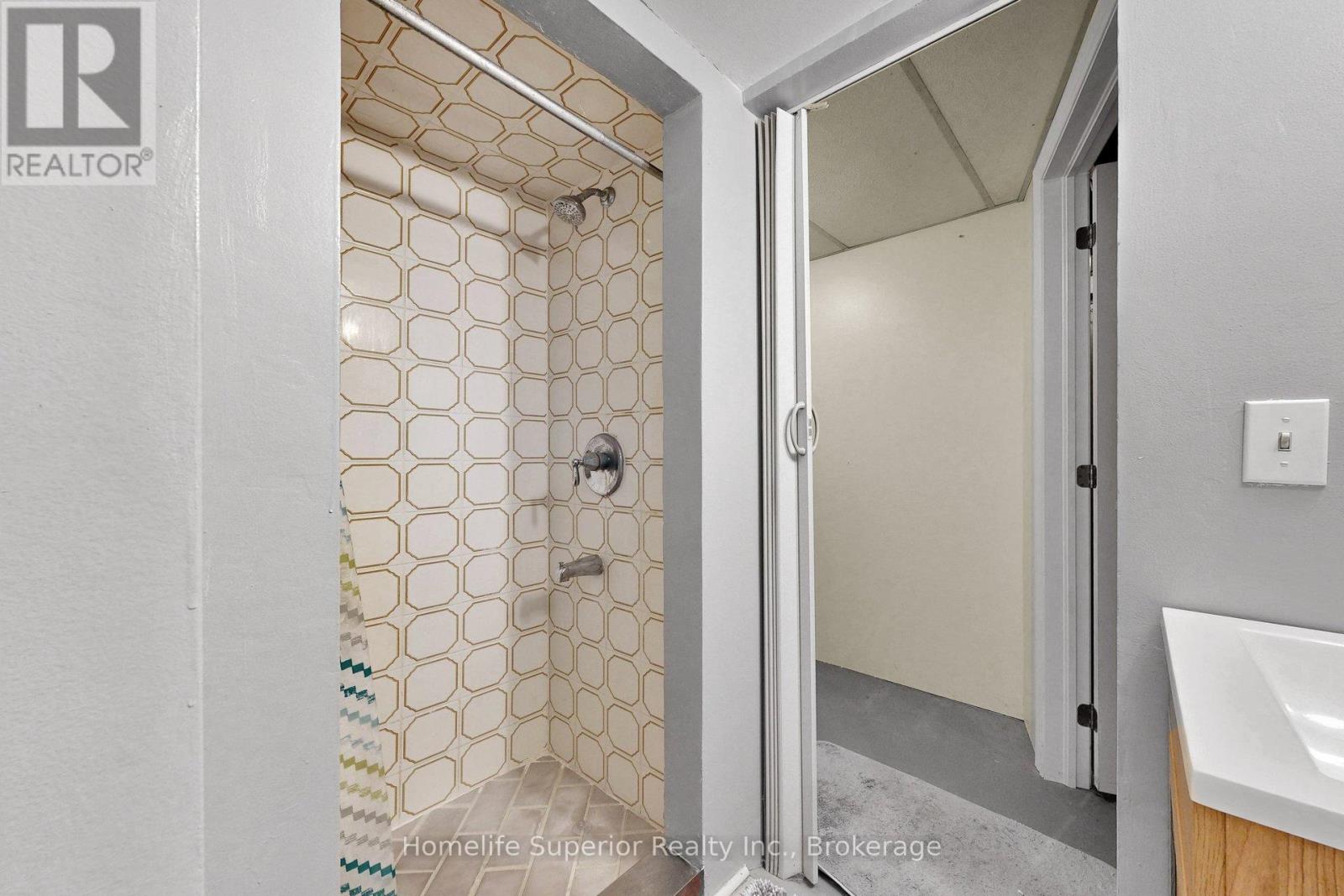 1057 EXETER STREET - 30