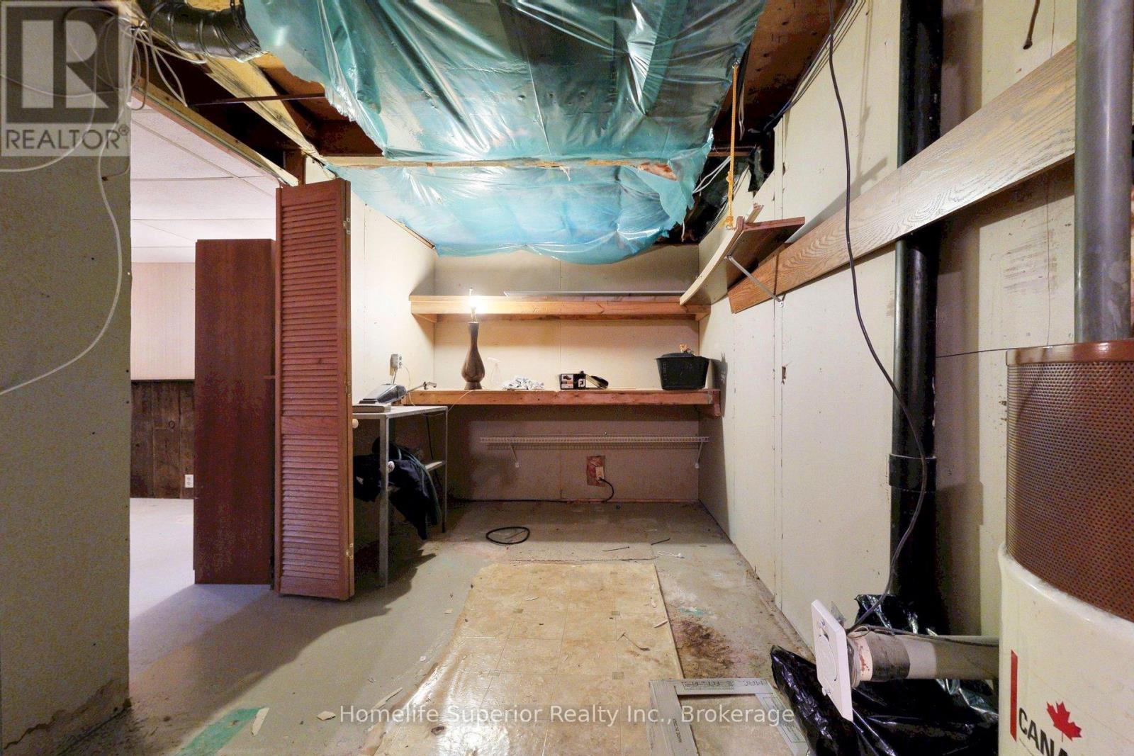 1057 EXETER STREET - 32