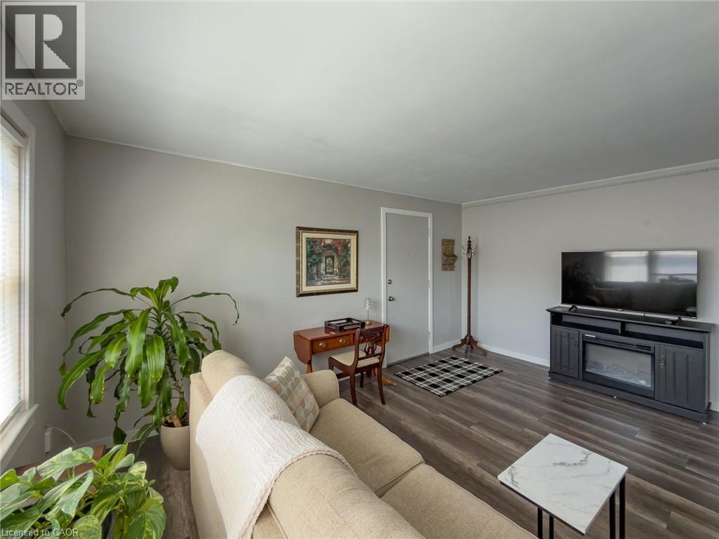 #9 1755 KING Street - 17