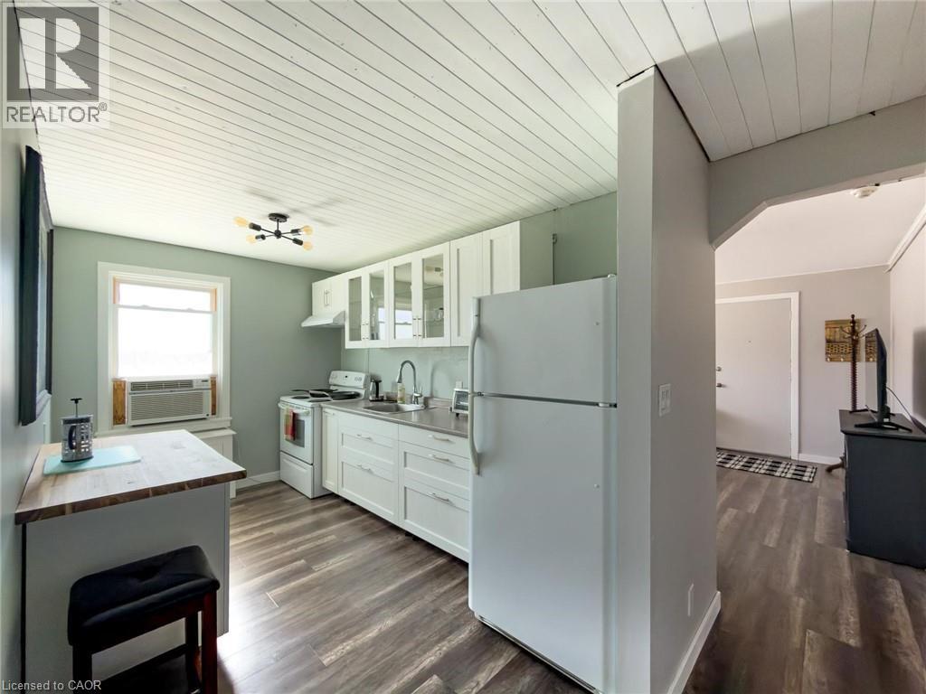 #9 1755 KING Street - 18