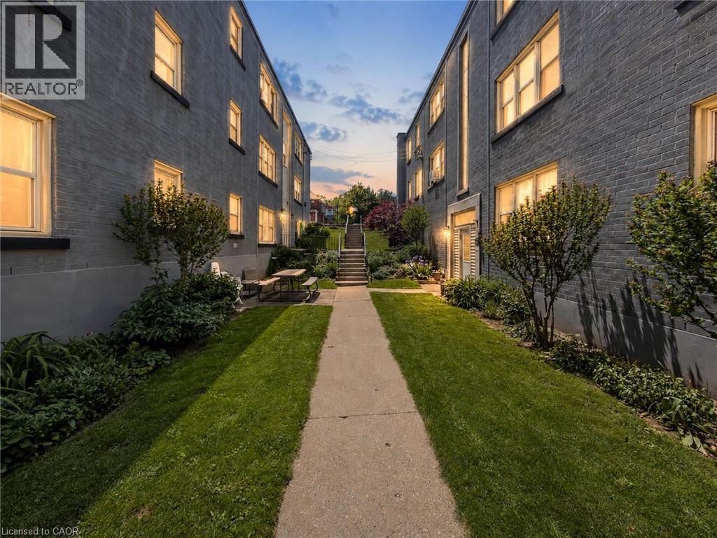 #9 1755 KING Street - 32