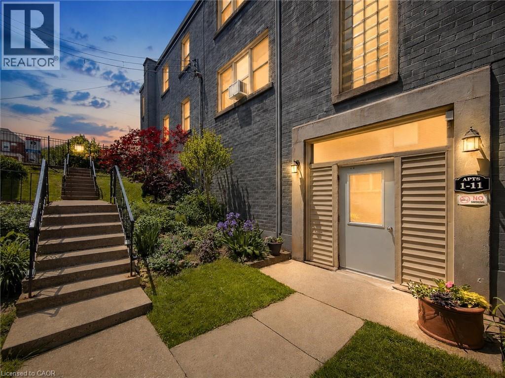 #9 1755 KING Street - 33