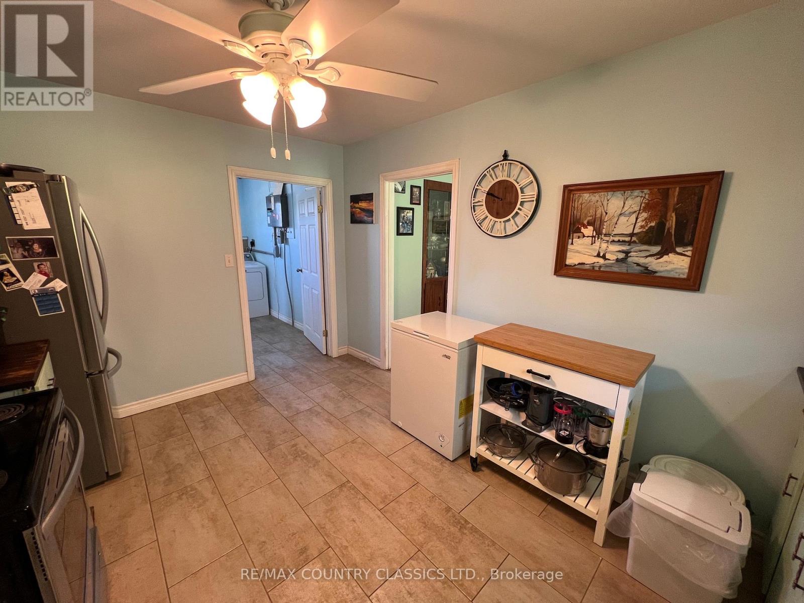39132 COMBERMERE ROAD - 37