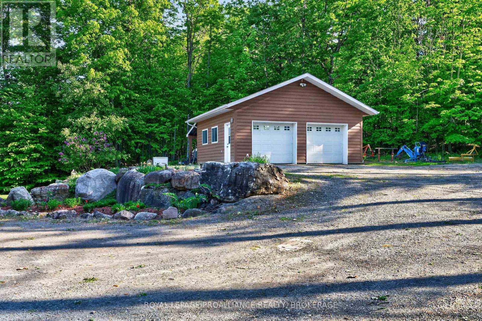 606 WHITES POINT ROAD - 16