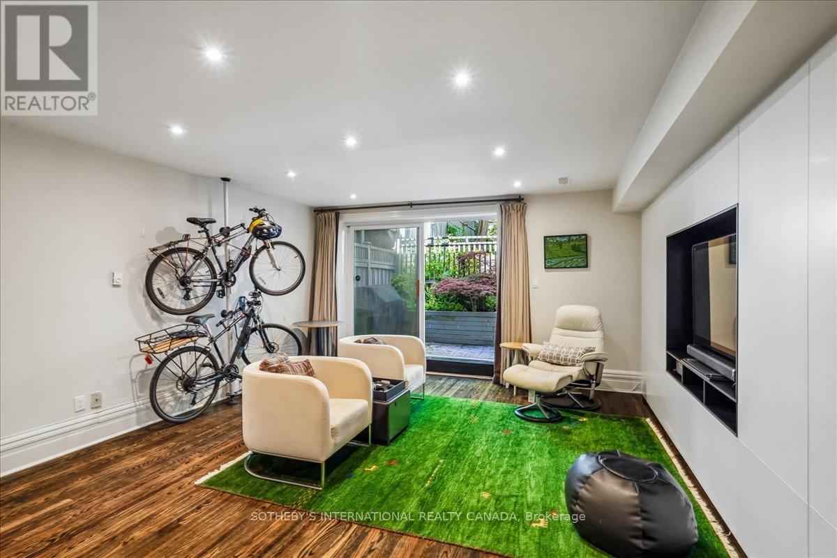 9 ROSE AVENUE - 31