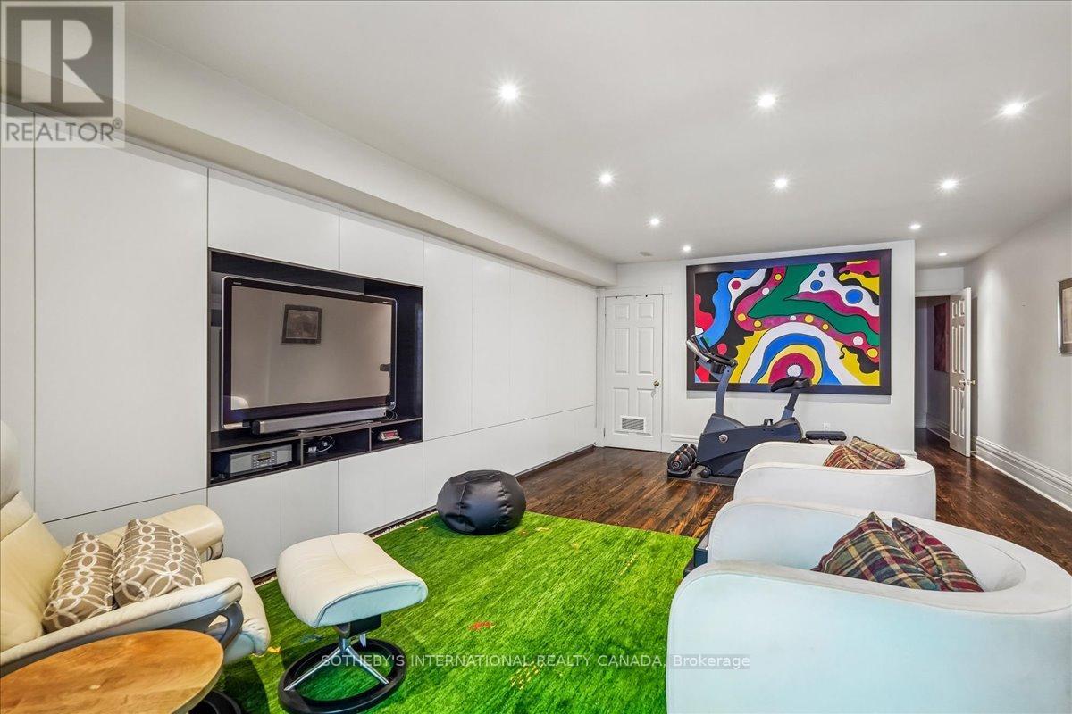 9 ROSE AVENUE - 32