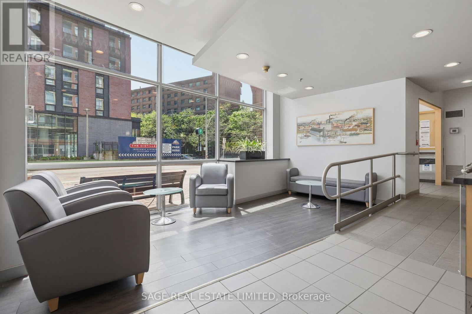 #314 39 PARLIAMENT STREET - 34