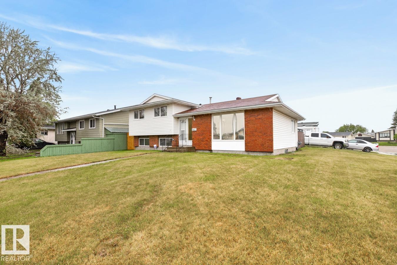 3437 136A AV NW - 38