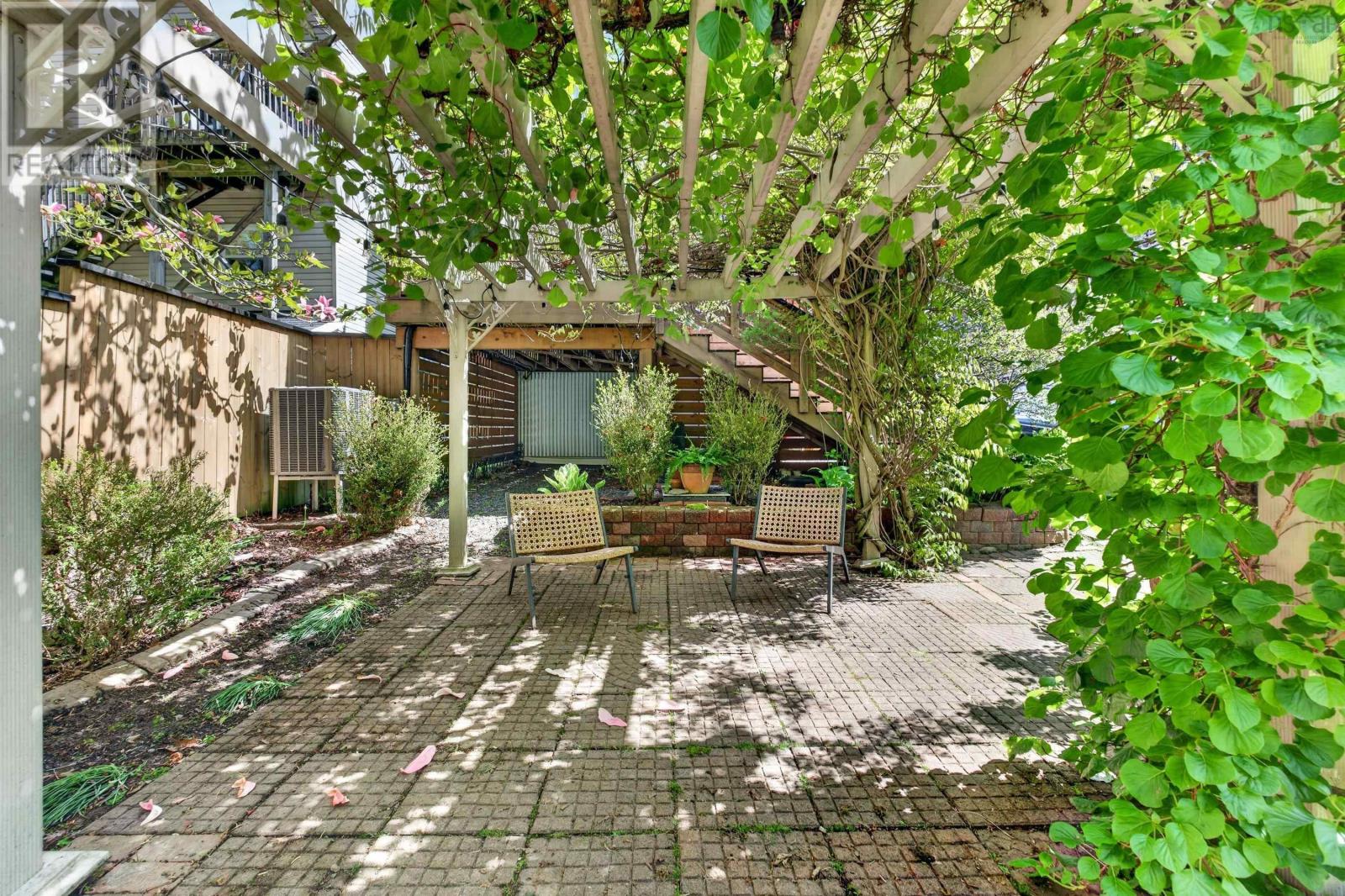 Property 32 of 43 of 82 Hawthorne Street