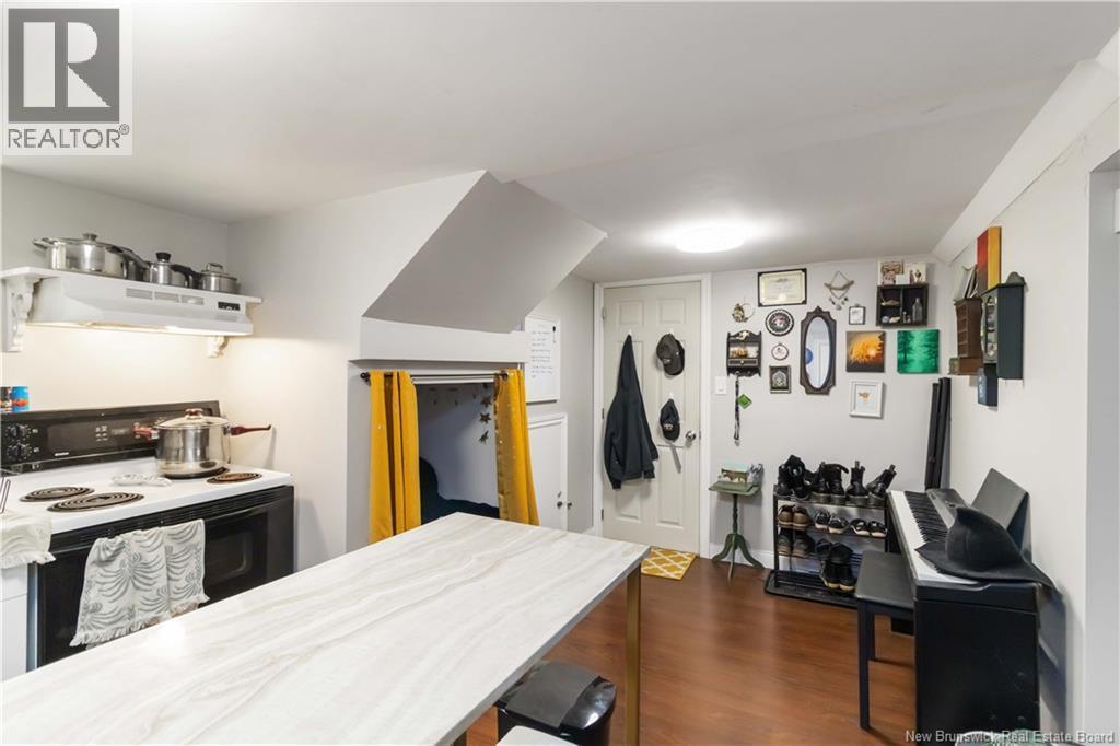 807 Smythe - 31