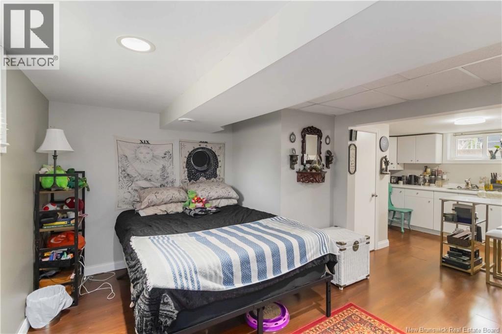 807 Smythe - 32
