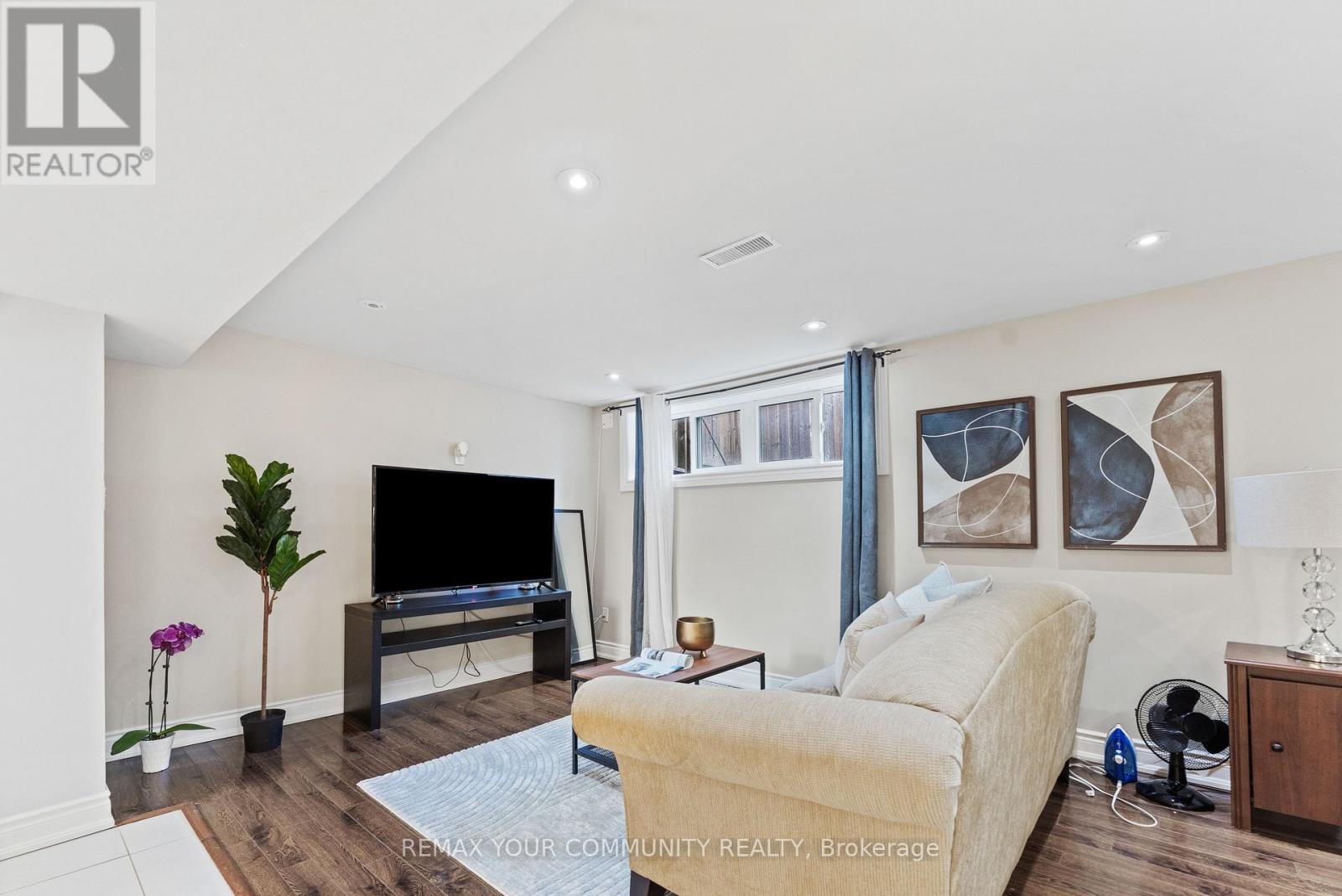 23 PENETANG CRESCENT - 24