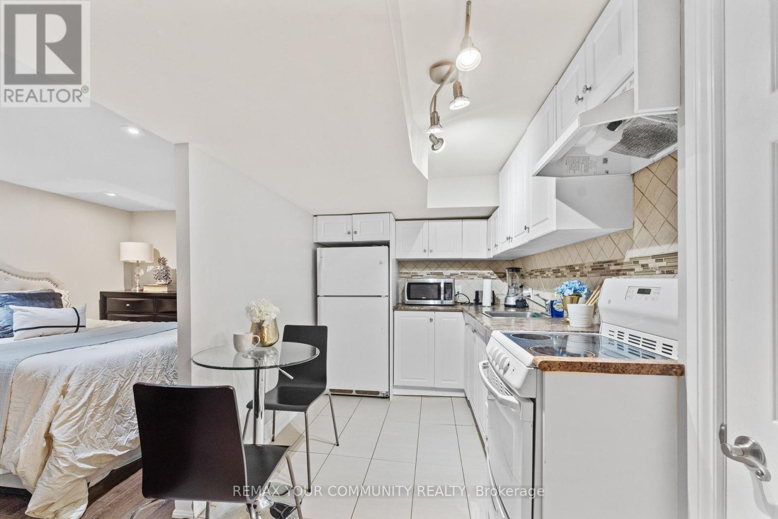 23 PENETANG CRESCENT - 26