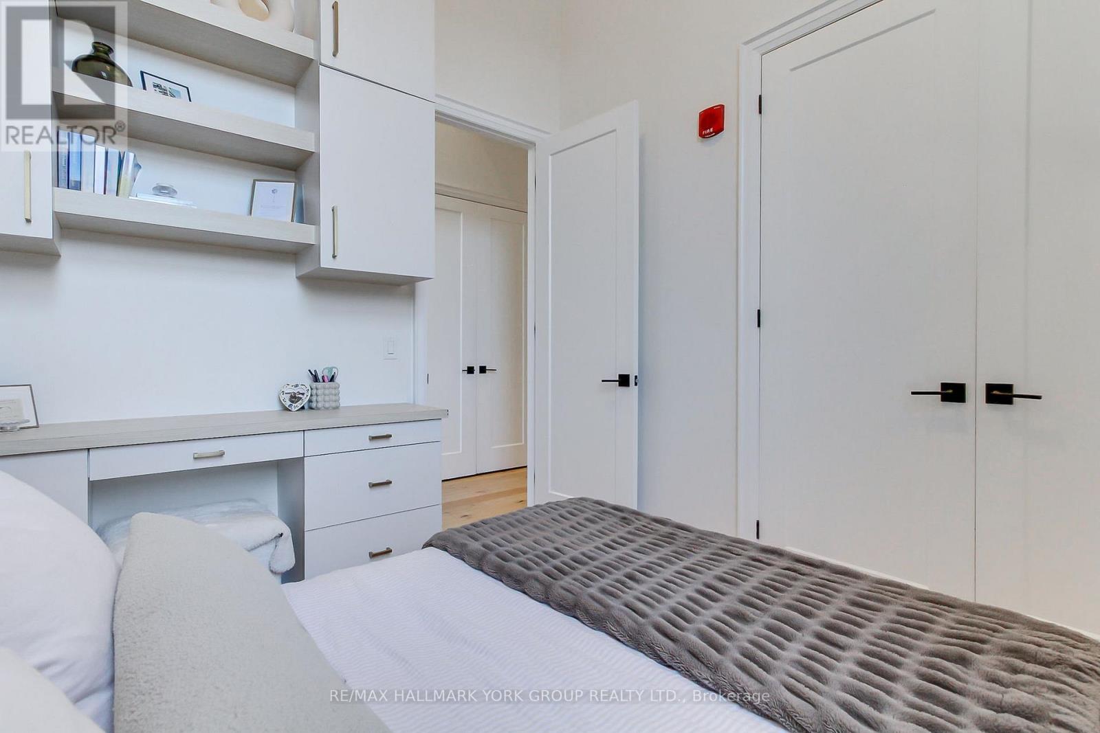 #203 400 PARK AVENUE - 23