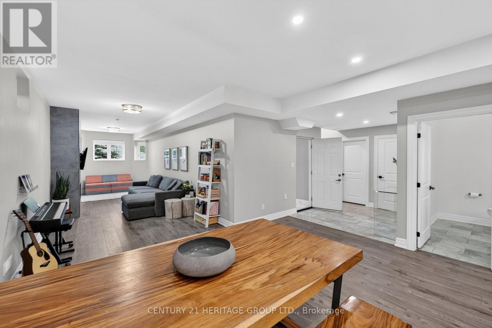 60 COLBORNE STREET - 24