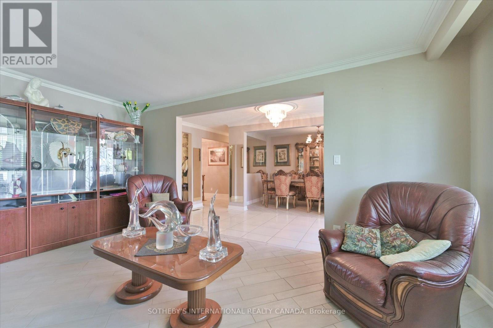 502 QUEENS DRIVE - 10