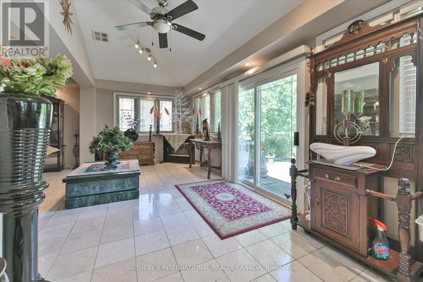 502 QUEENS DRIVE - 22